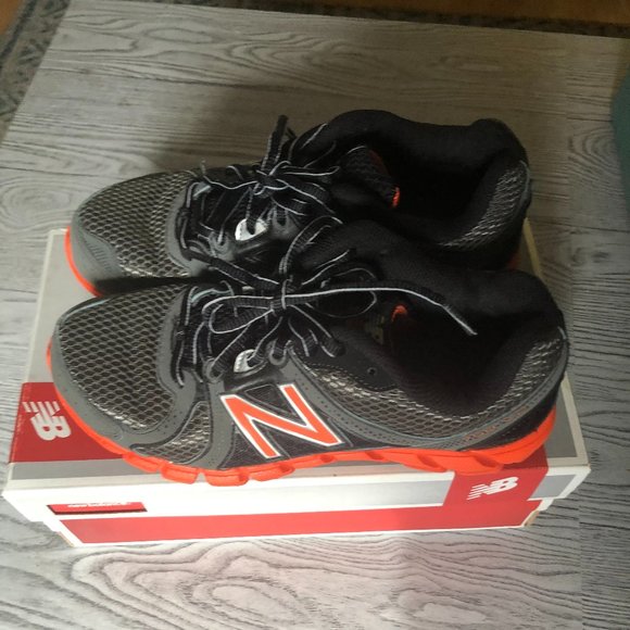 New Balance 750 Grade School Sneakers - Picture 2 of 7